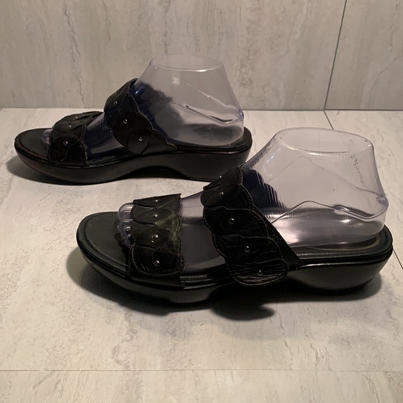 Dansko Women's Black Leather Small Studs Slip On Flat Platform Summer Sandals - Picture 2 of 12